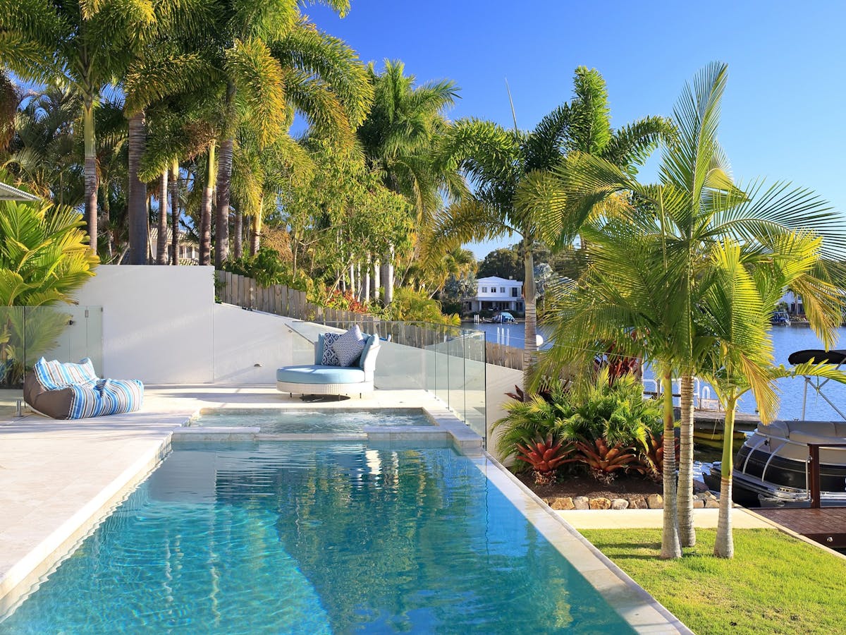 Riverfront Outdoor Infinity Pool & Heated Spa (pool can be heated at an additional cost)