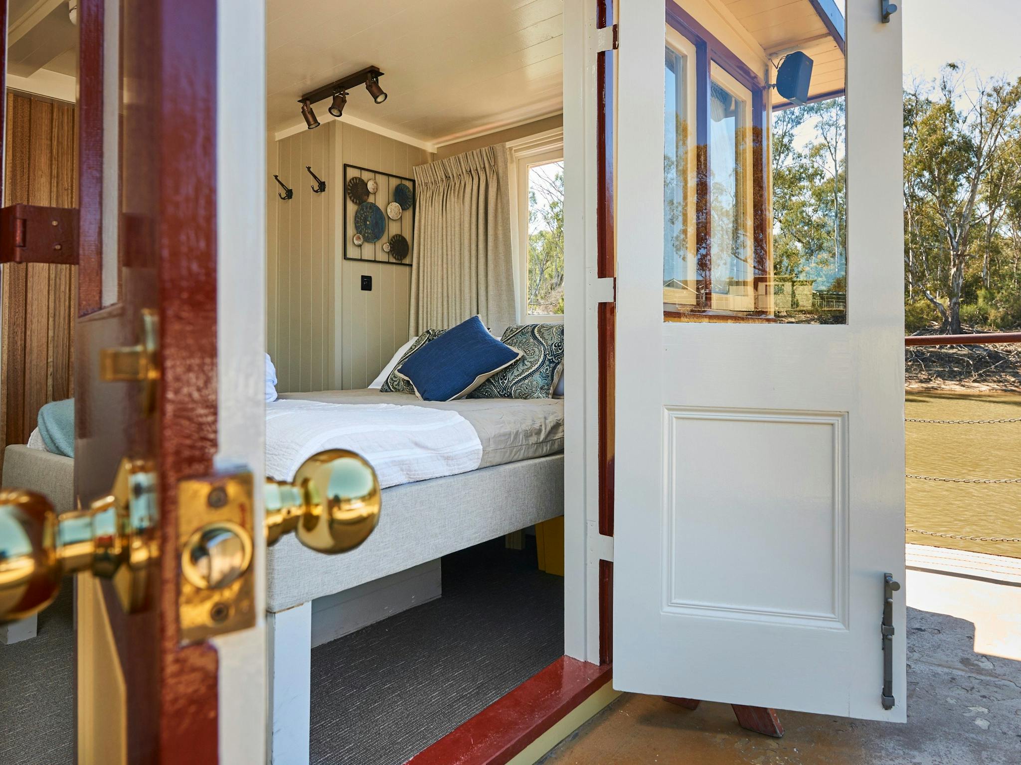 Murray River Paddlesteamers Echuca - Emmylou Suite