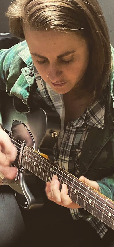 Beth Monzo, guitarist