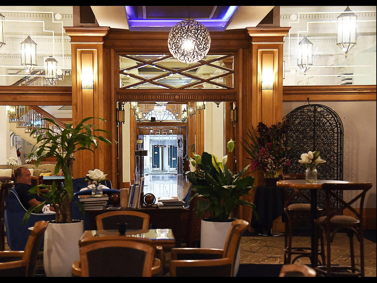 The elegant Reagh Bar for dining or pre show drink