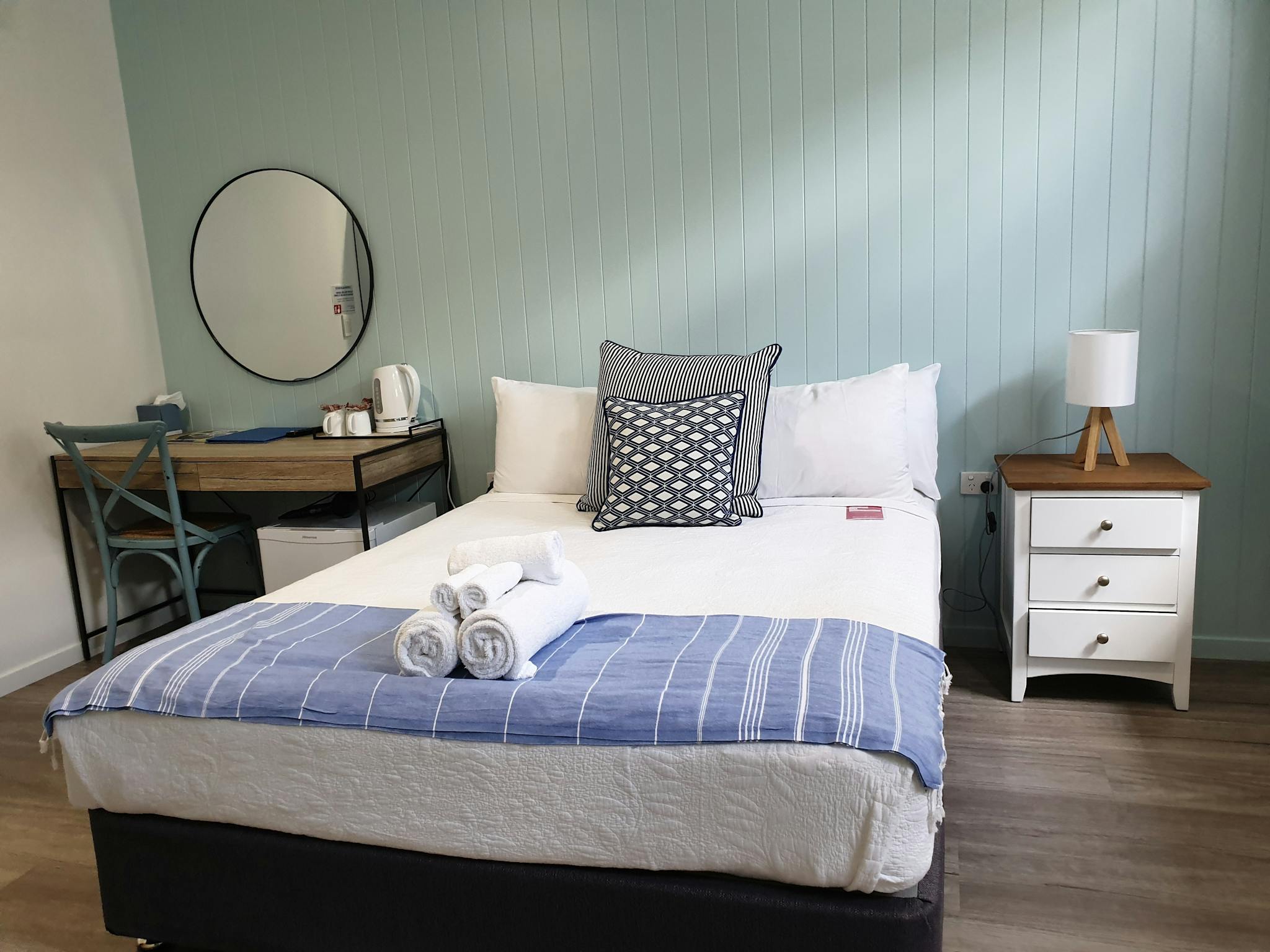 Queen Room with picture of bed & side draws Queen Room with picture of bed & side draws