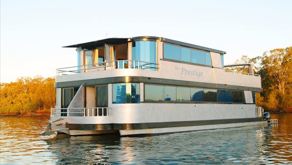 Houseboats Gold Coast - Luxury Houseboat Holidays You Won't Forget!