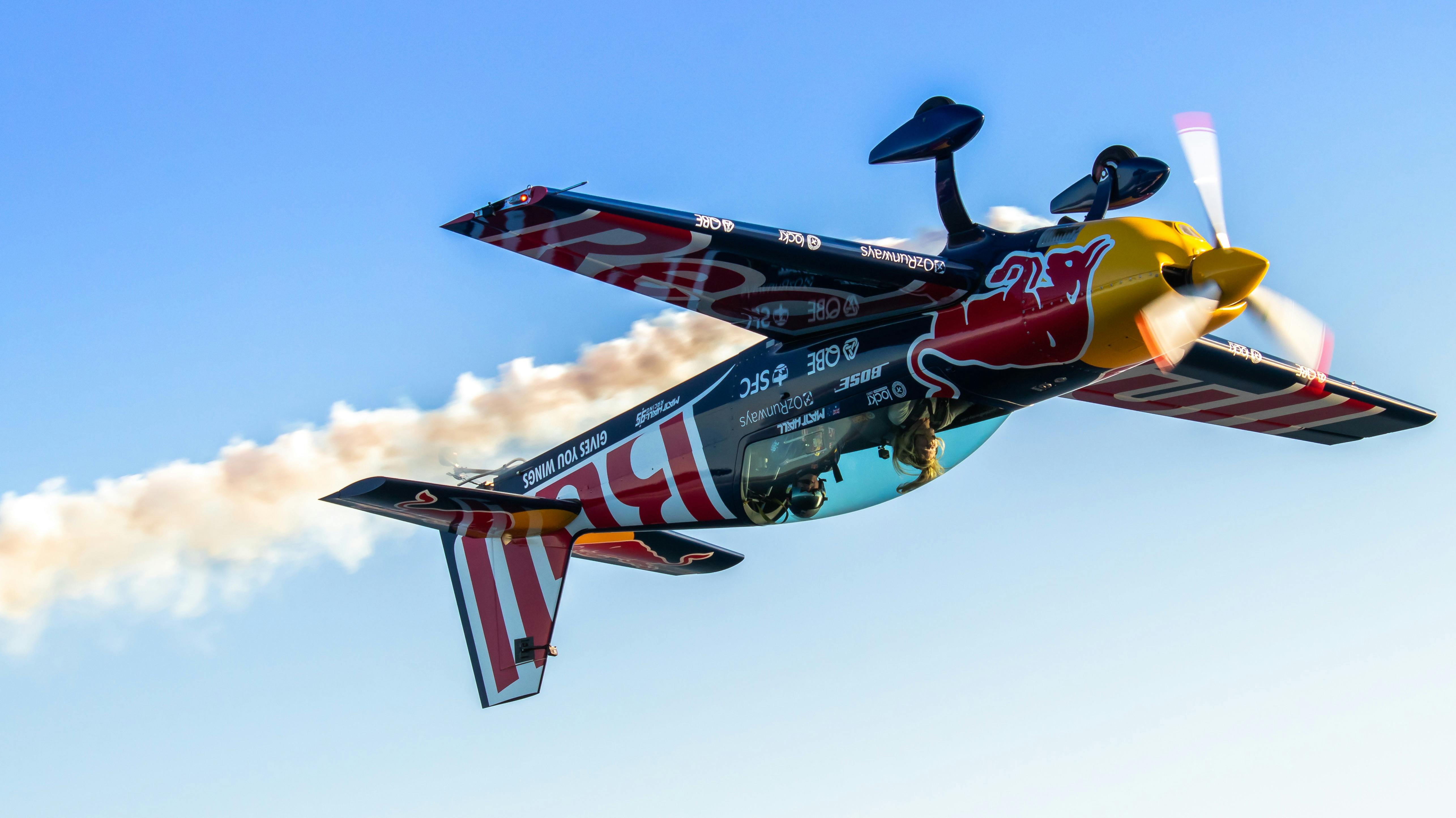MHR Red Bull Extra300飞机倒飞