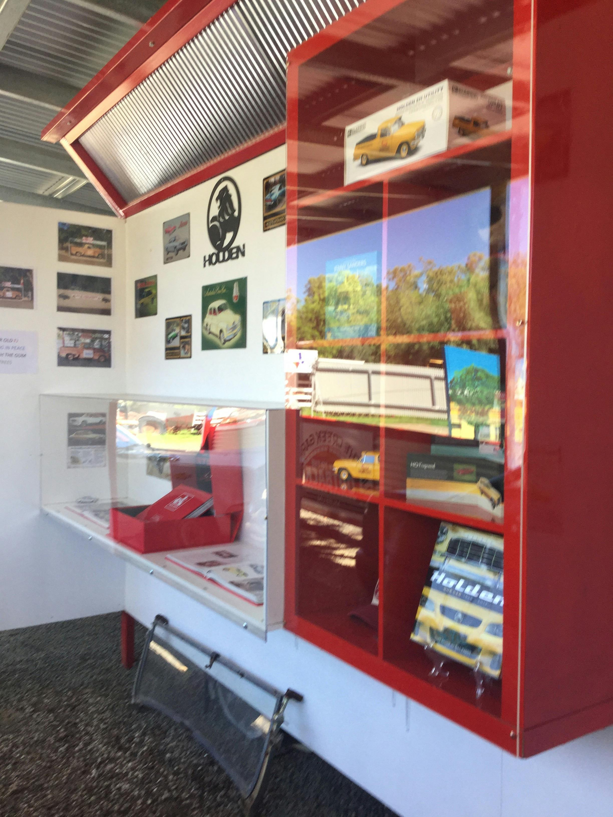 HODEN DISPLAY