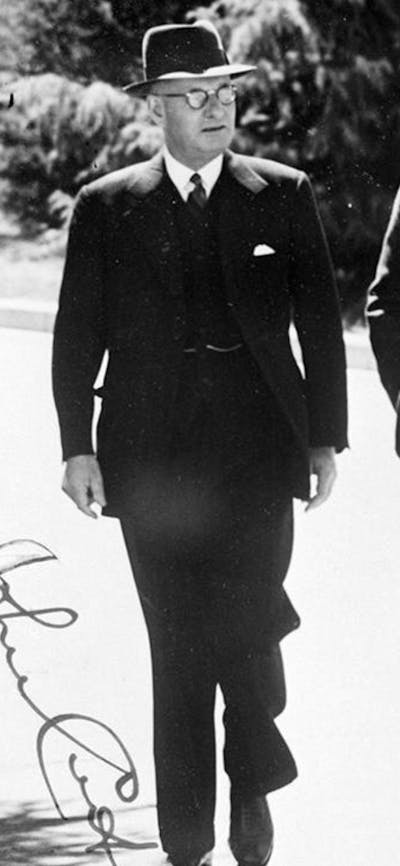 Curtain and Chifley walking