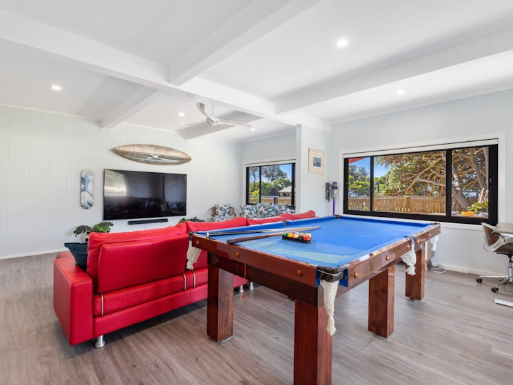 Lounge room with pool table