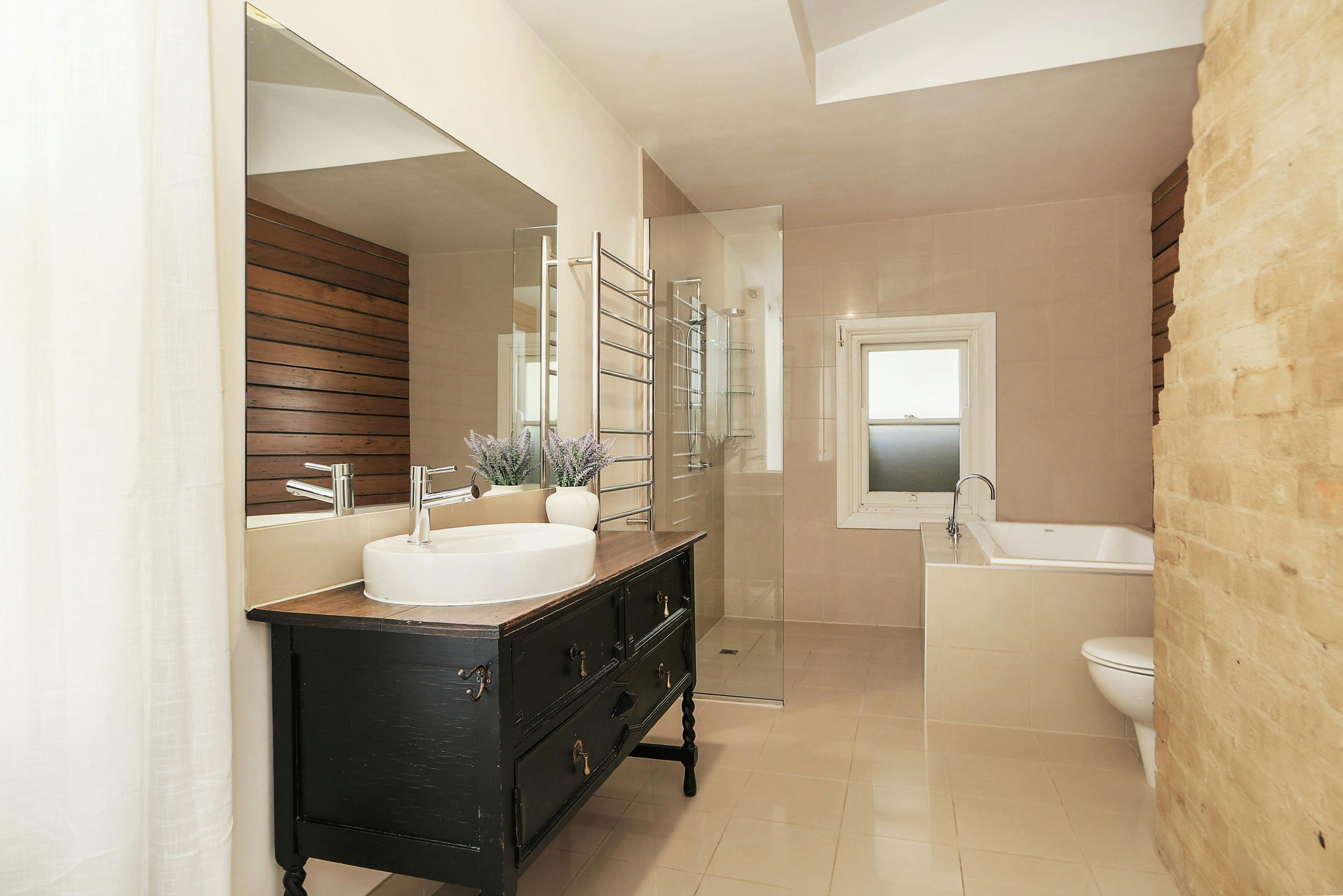 Main bathroom