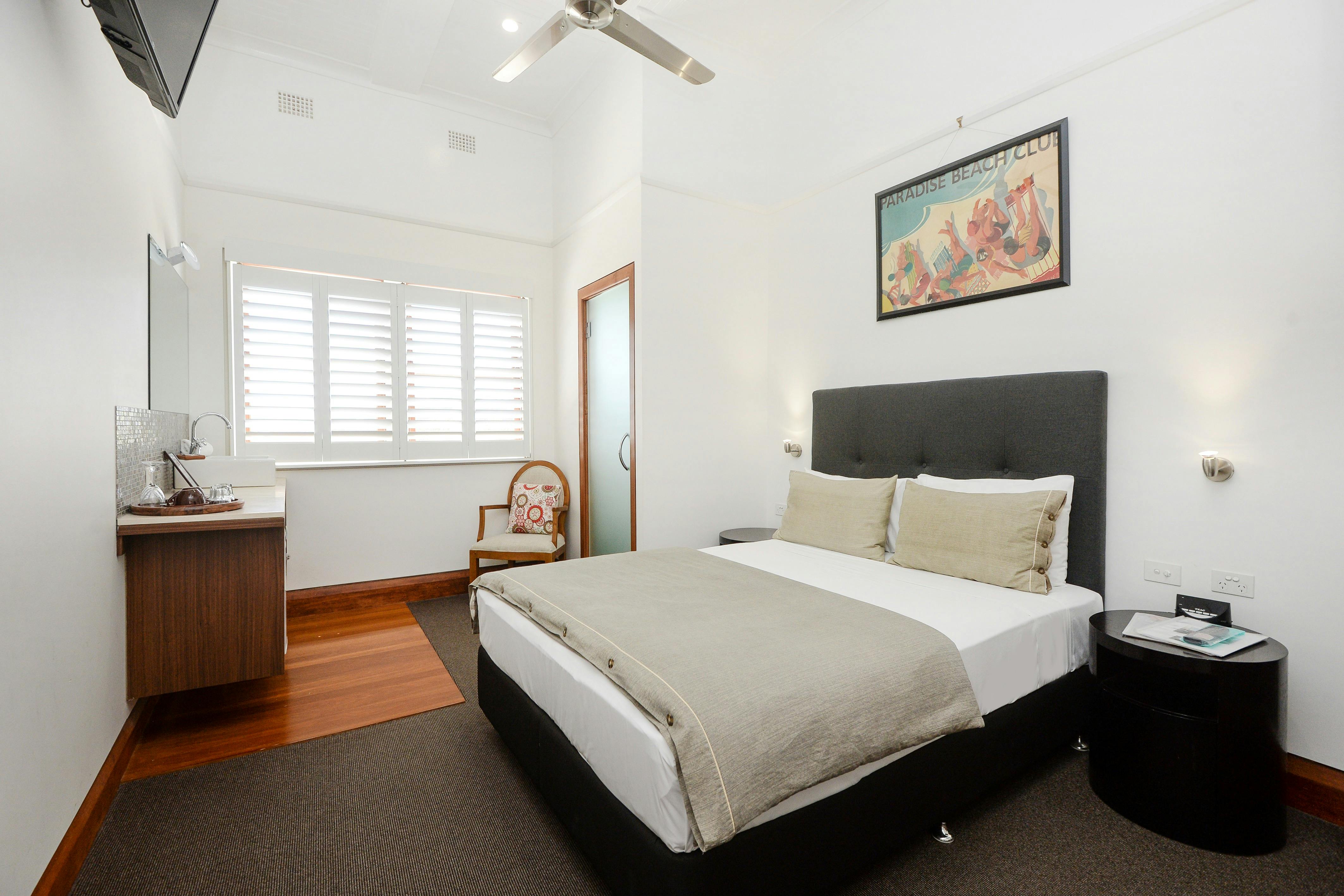 Pier Hotel Coffs Harbour - Deluxe Boutique Queen, Ensuite