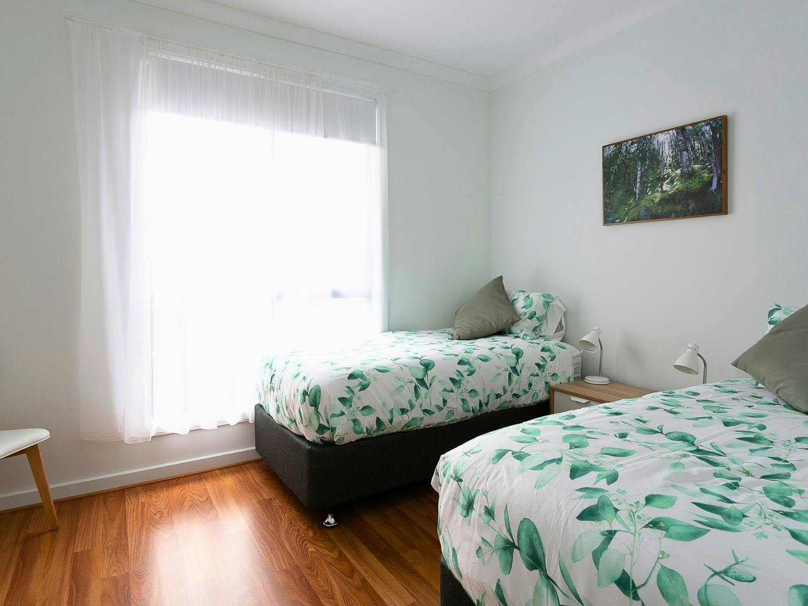 4BR Contemporary Coastal Home with Rural Outlook