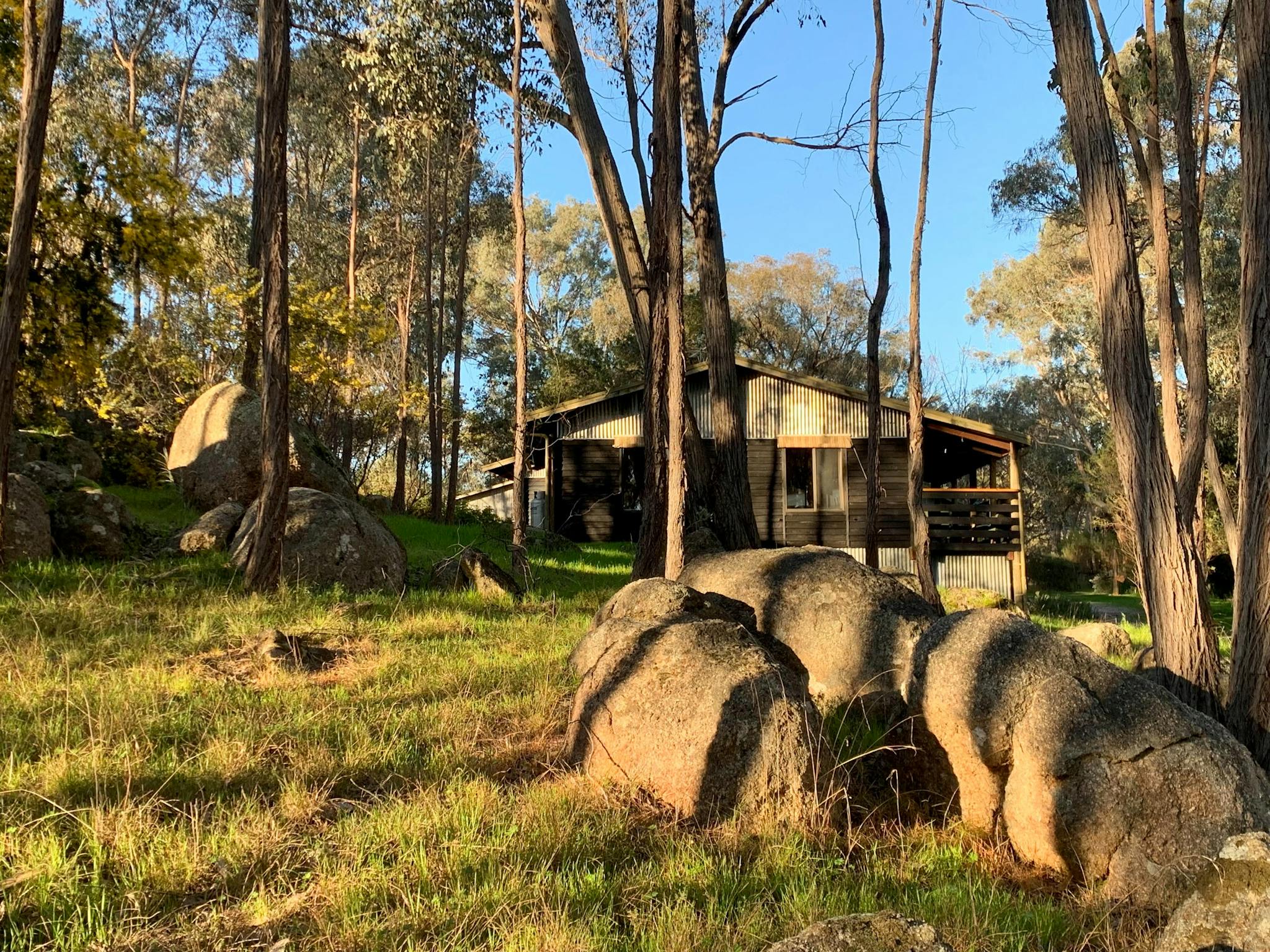 Natures playground... Cabins surrounded with large granite boulders