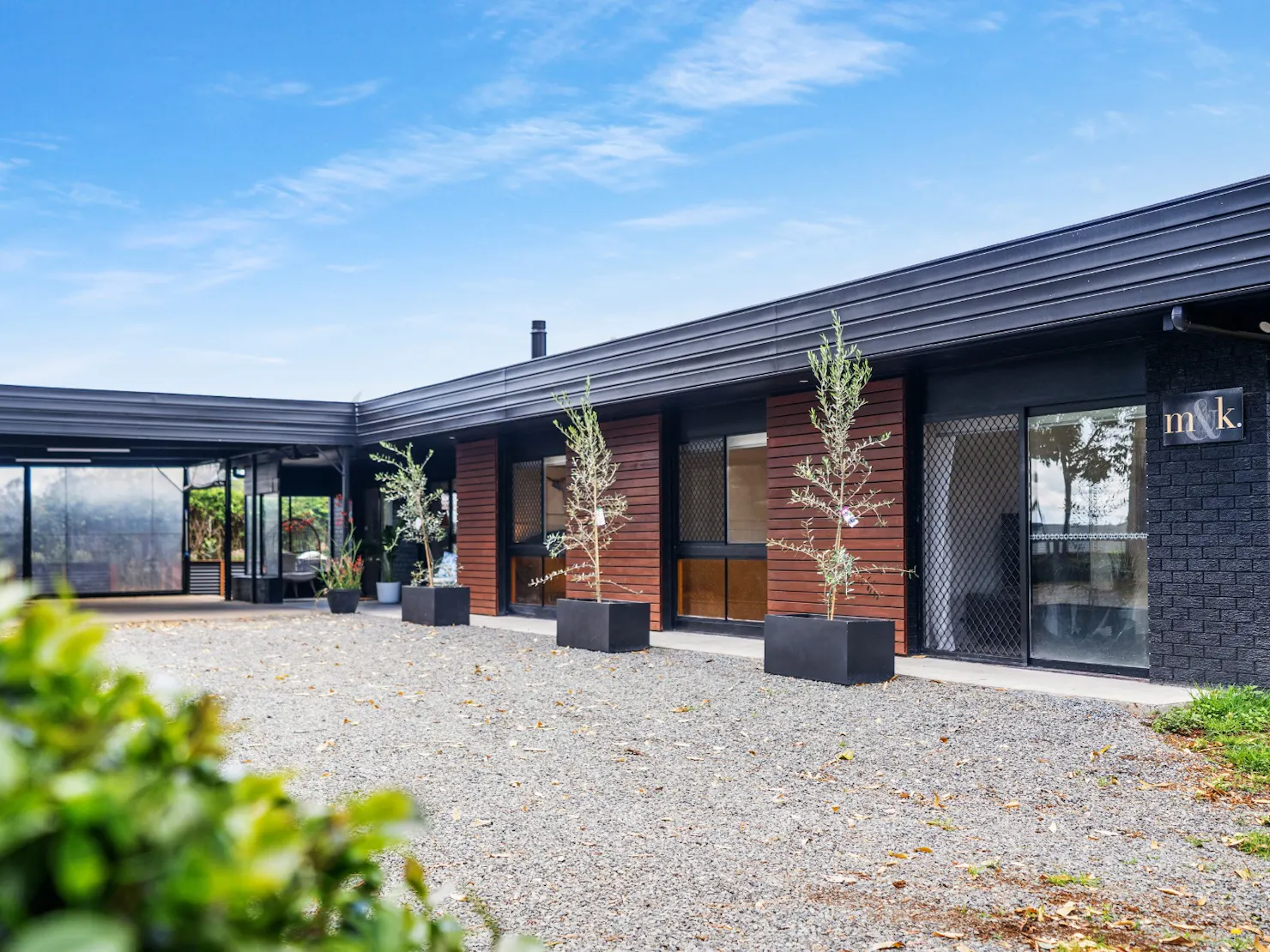 Maleny Kottage with outdoor lounge