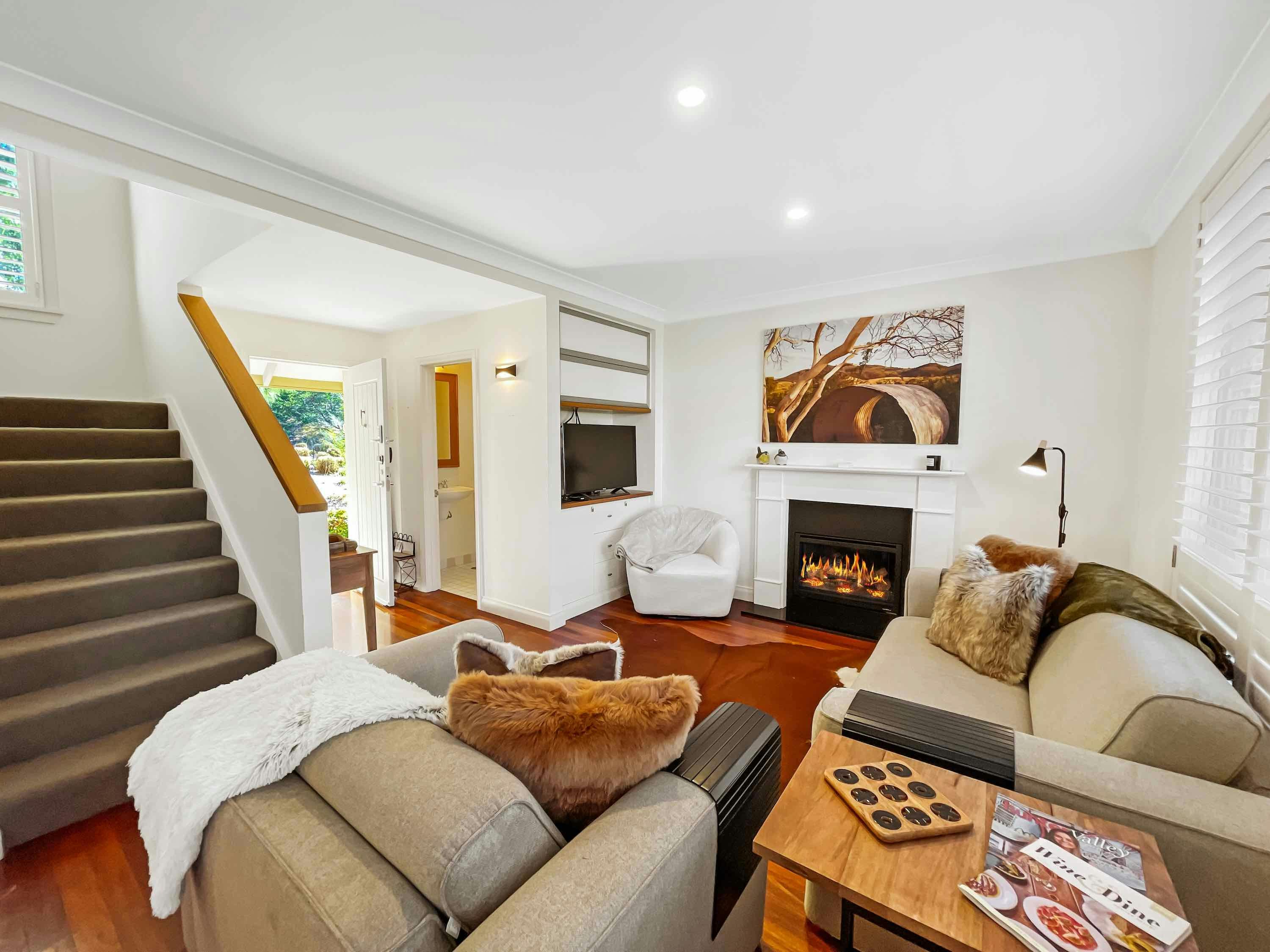 가스 벽난로가 있는 거실