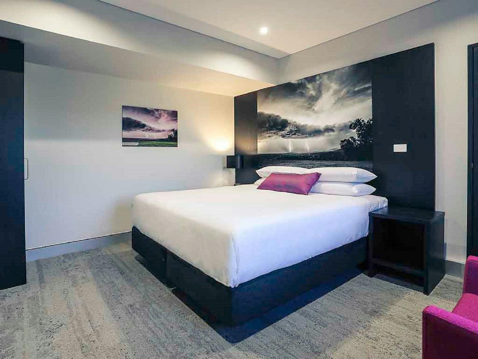 Superior 2 Bedroom Suite, 1 King Bed and 1 King Zip Beds