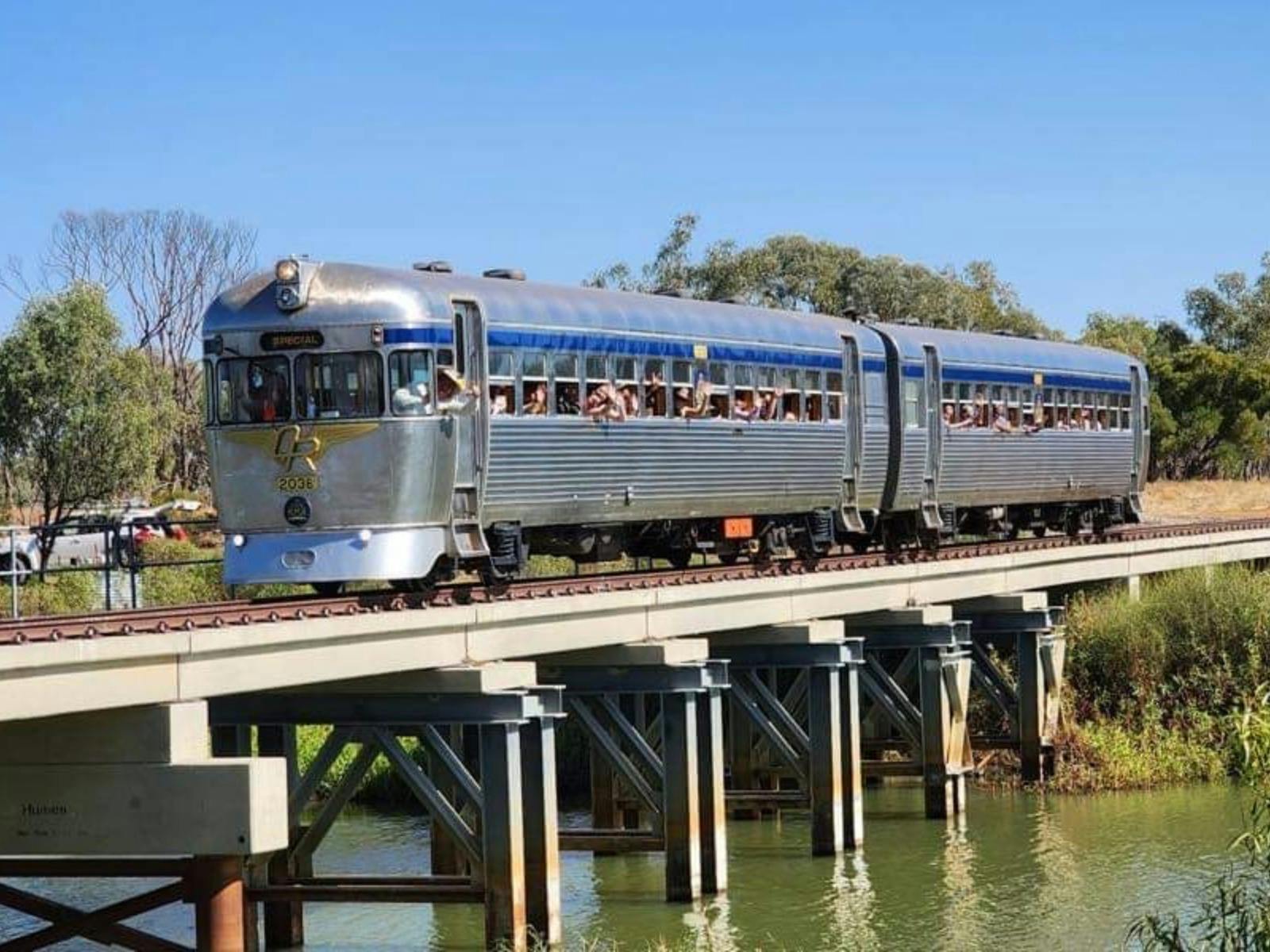 Legendary Longreach & Winton