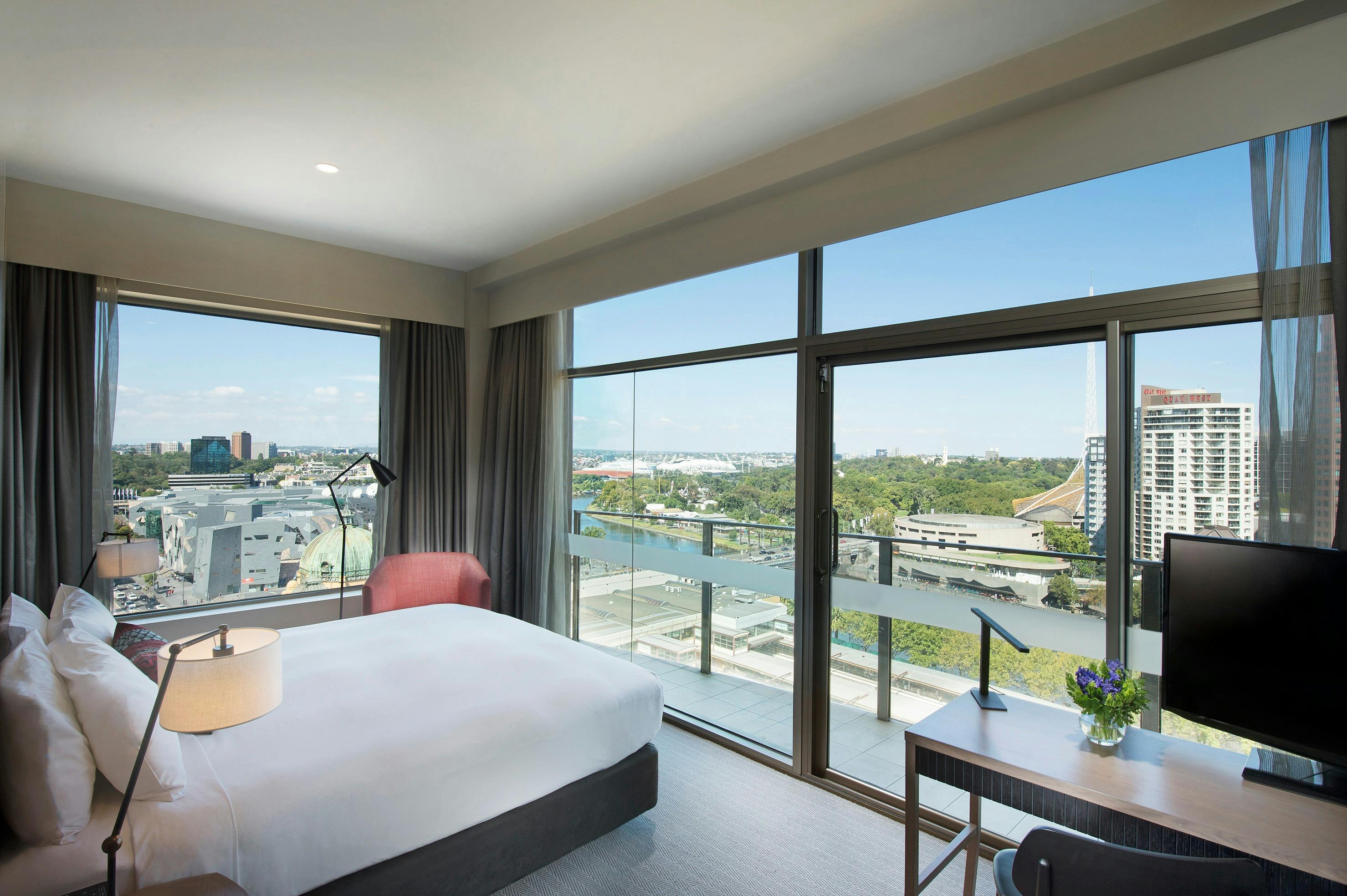 King Guest Room with Skyline View and Balcony
