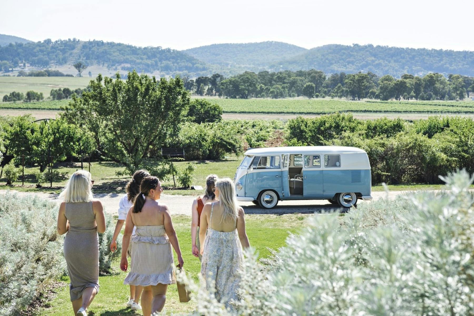 girls leaving winery