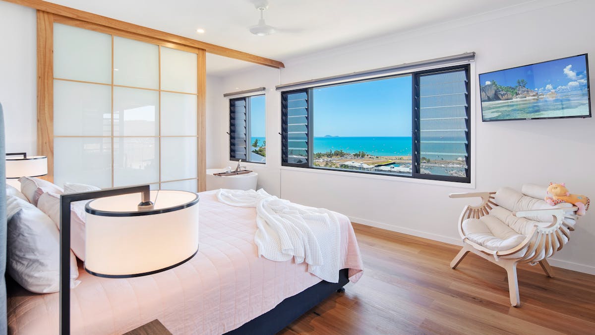 Luxurious bedroom overlooking to the blue ocean