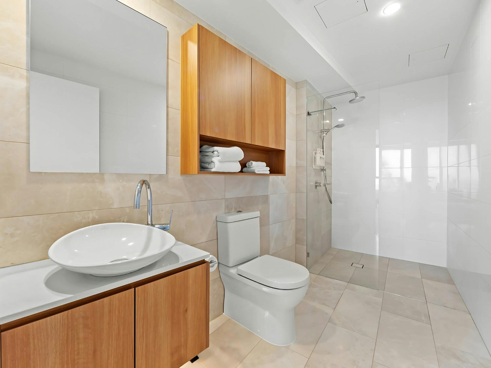 3 Bed 2 Bathroom Sky High