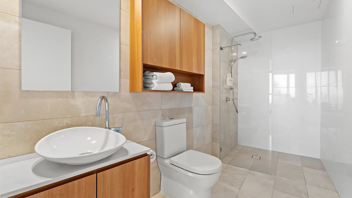3 Bed 2 Bathroom Sky High