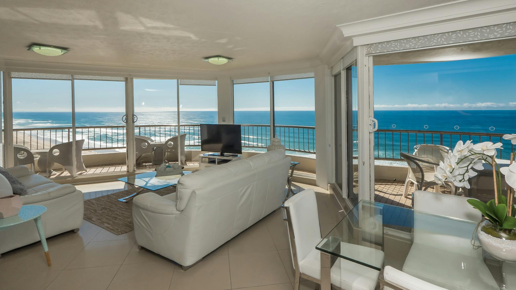 Lounge and dining Lounge and dining