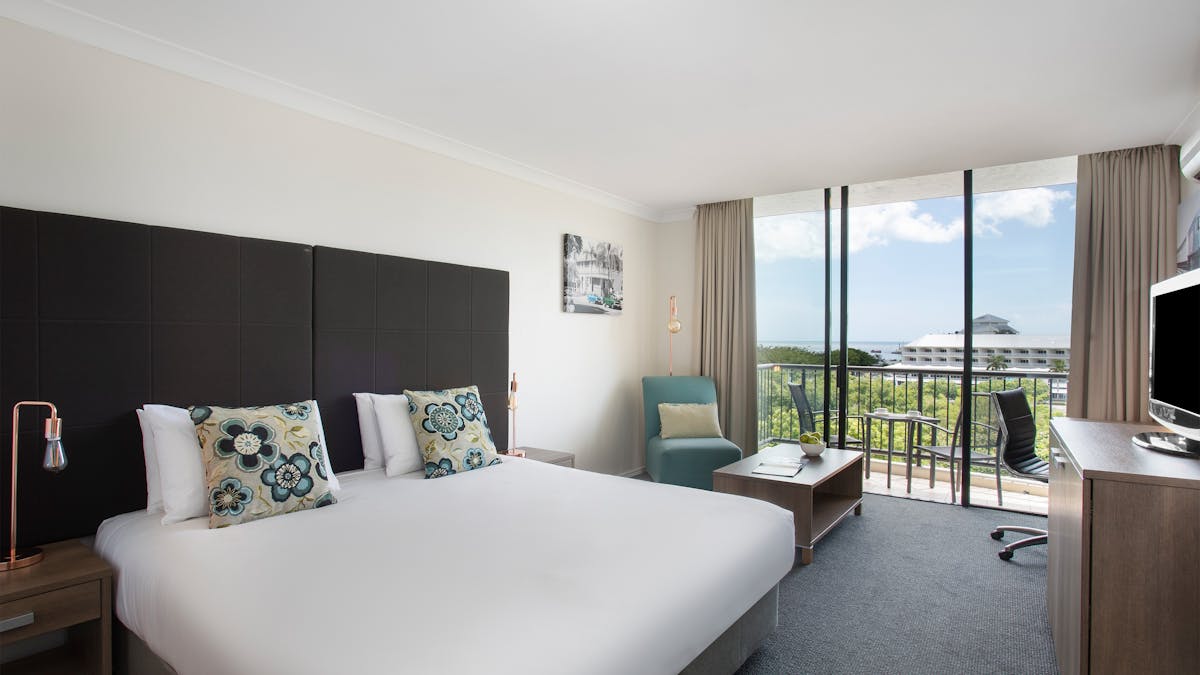 Mantra Esplanade - Hotel Room