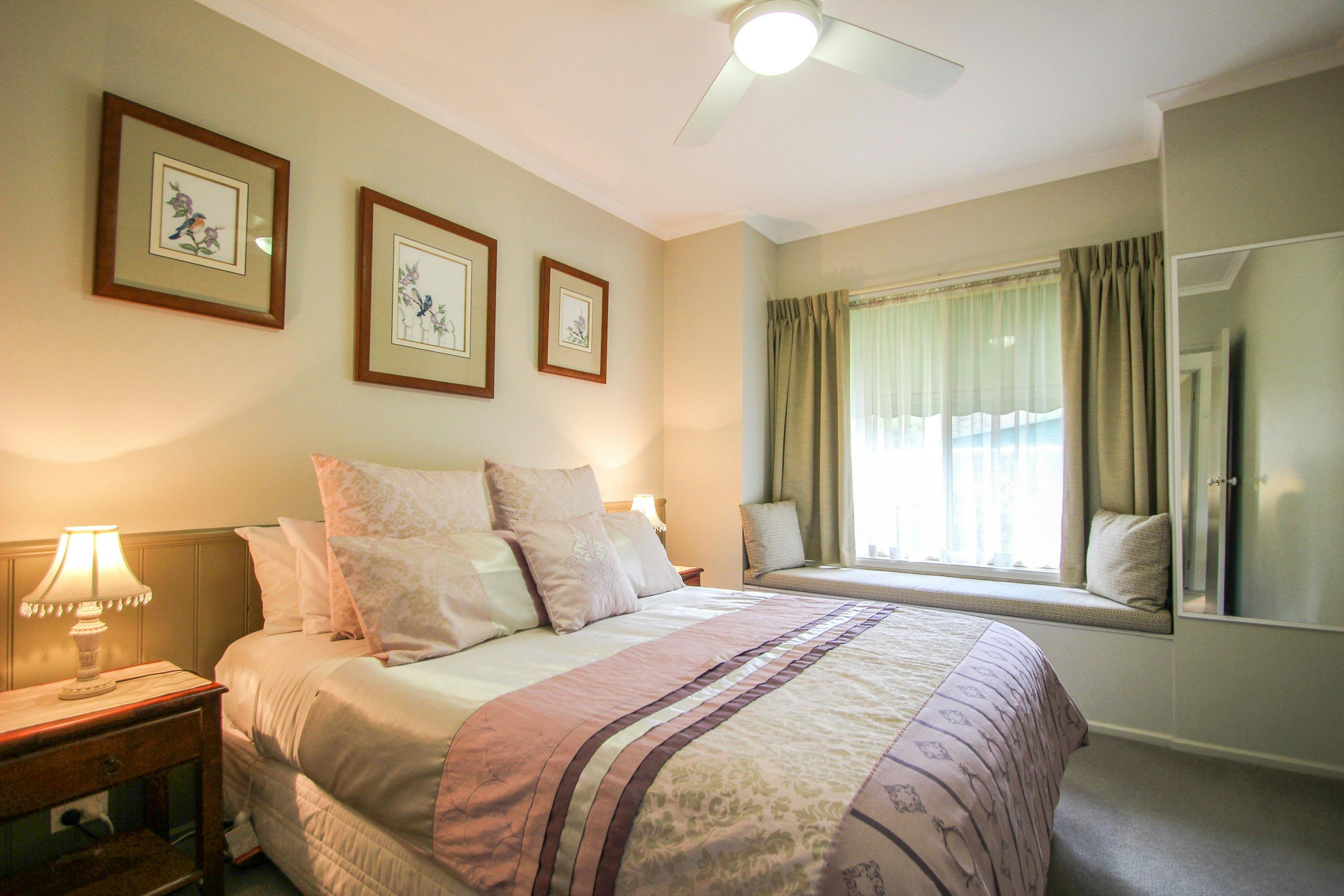 Queen room at Silver Birches Unit 6