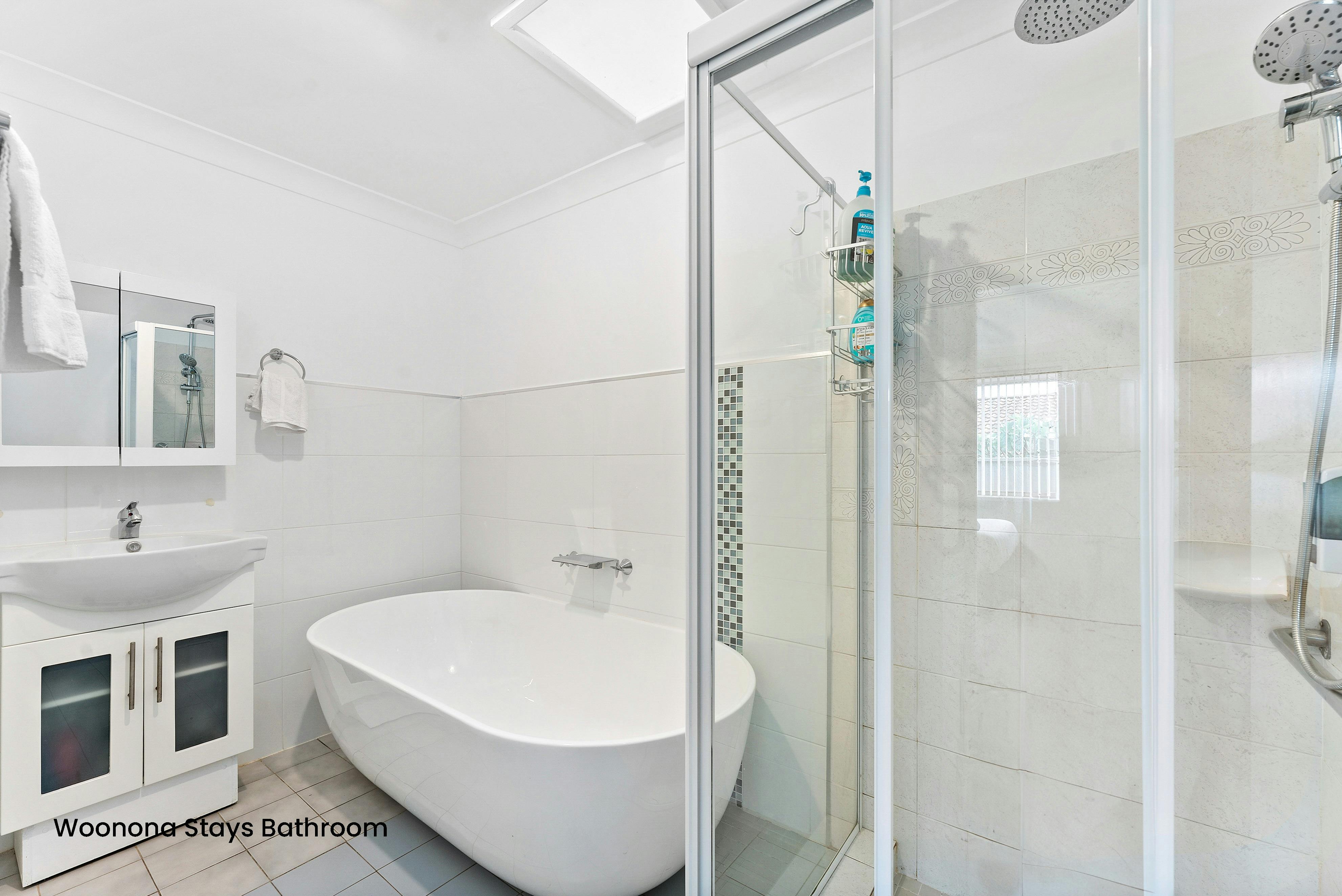 Woonona Stays Bathroom 2.2m bath