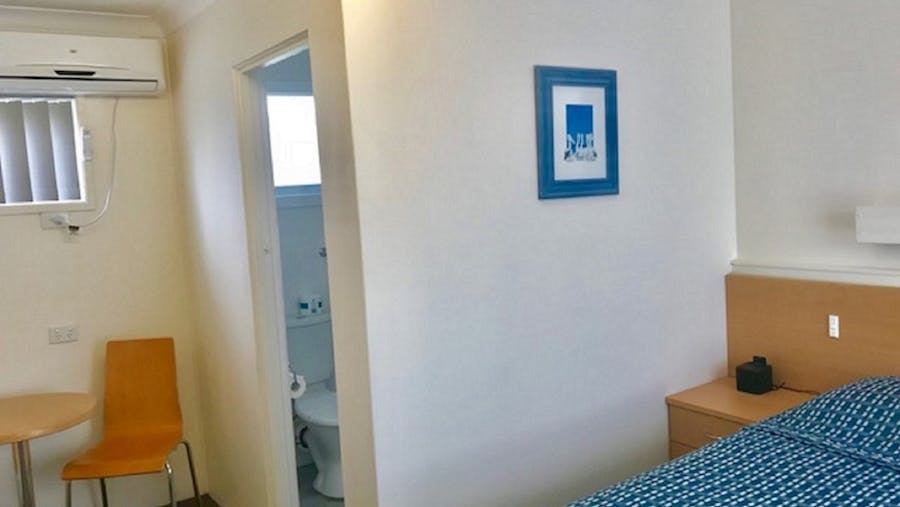 Standard queen bed room