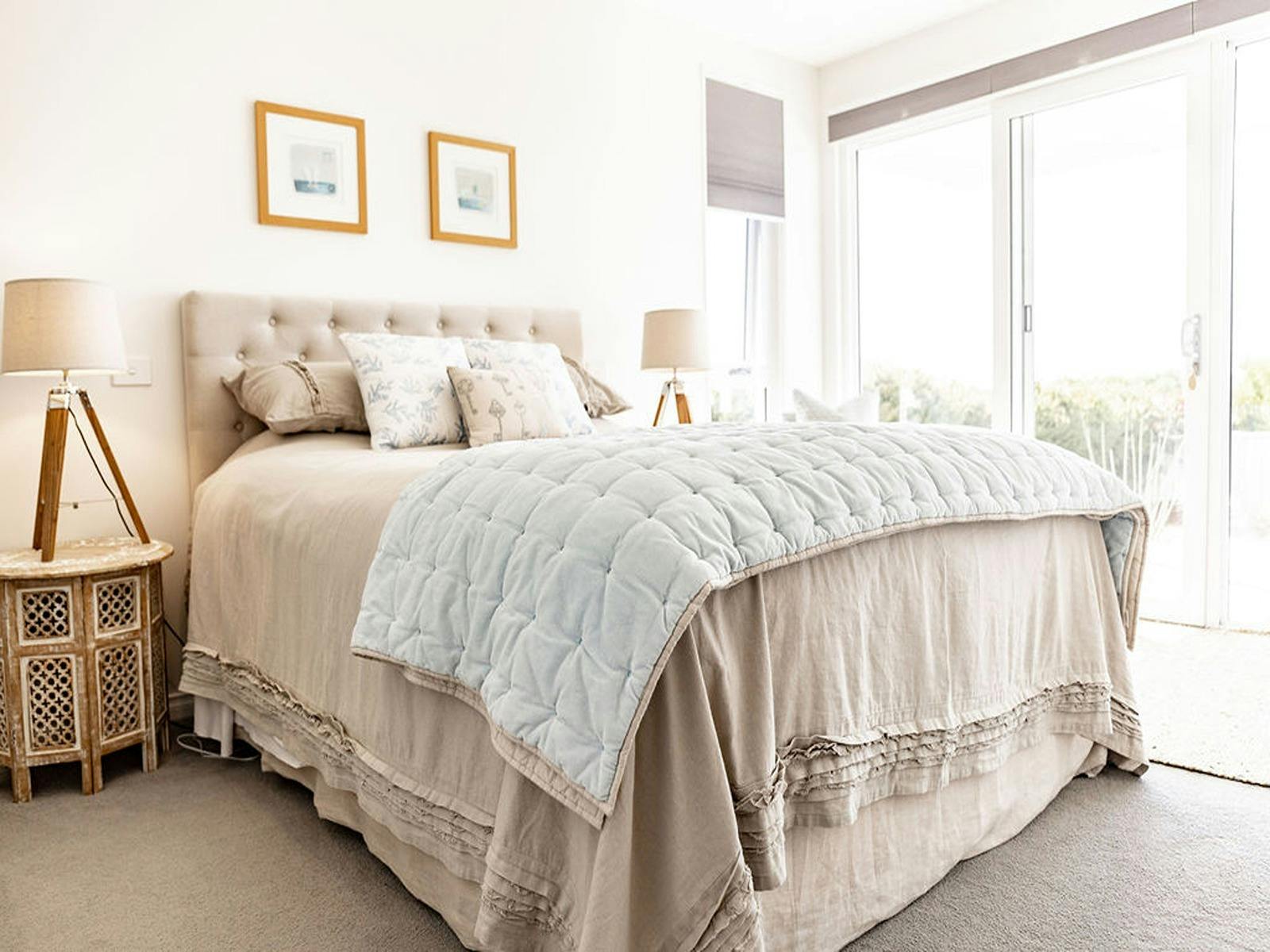 Bedroom 1 - Queen bed