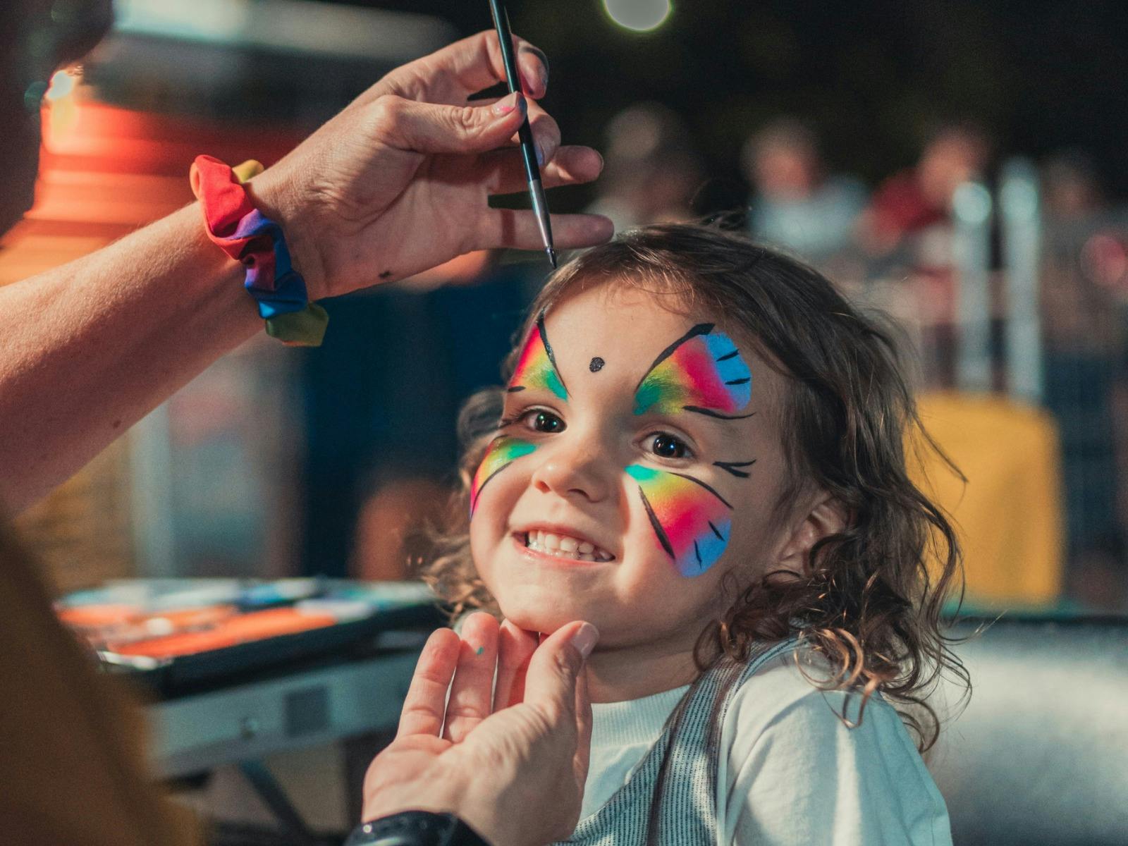 Face paint at Beenleigh twilight markets