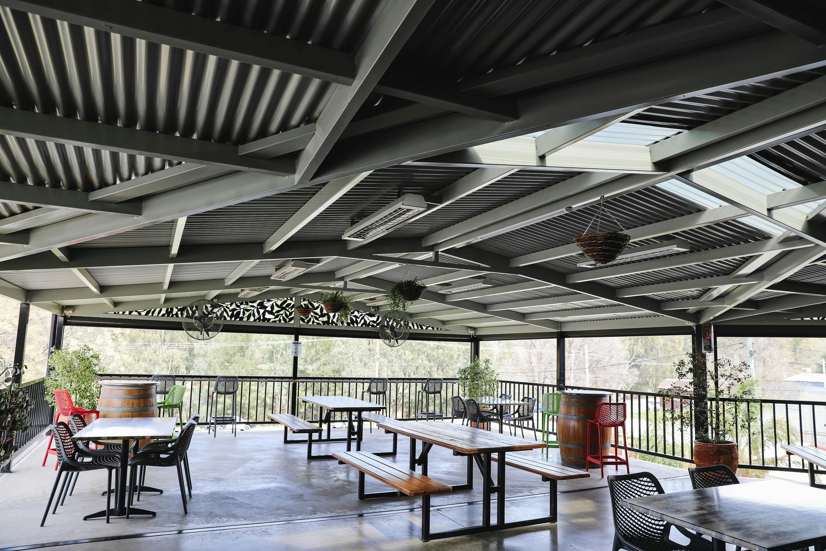 Criterion의 야외 데크