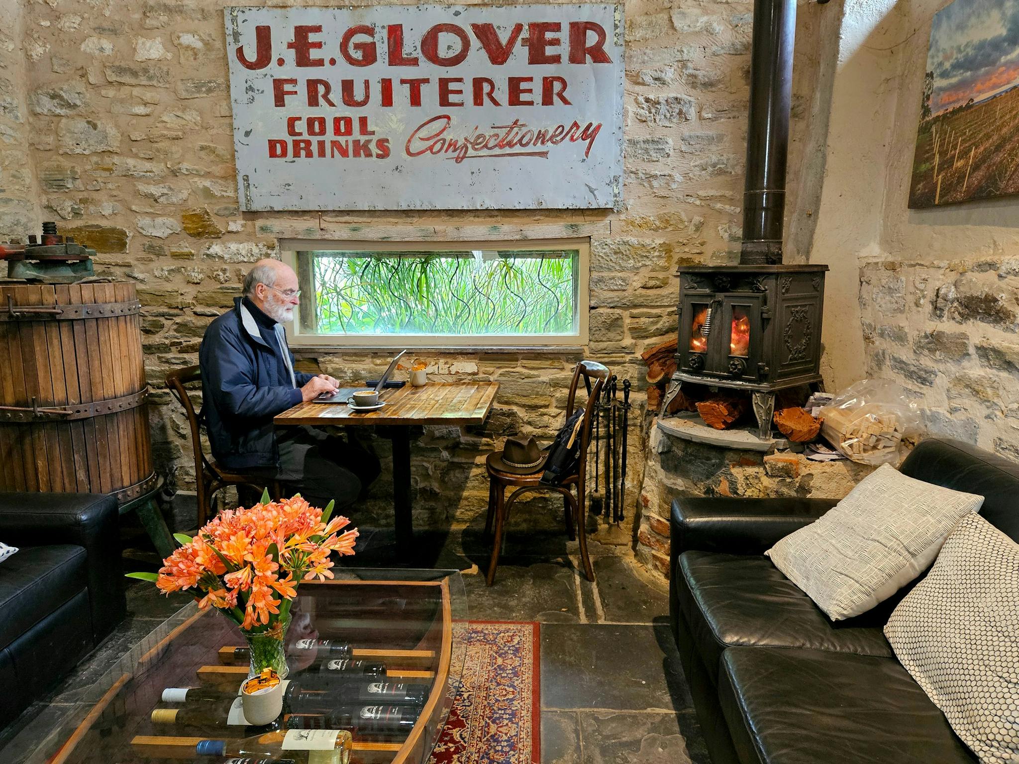 we love it when regulars bring their Laptop to work while enjoying all that the Cafe has to offer.