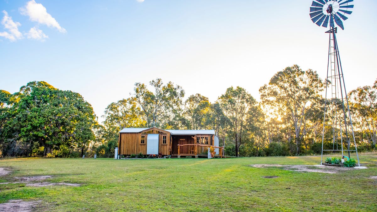 Mango Lodge - an authentic Australian log cabin nestled beside 40 acre nature reserve