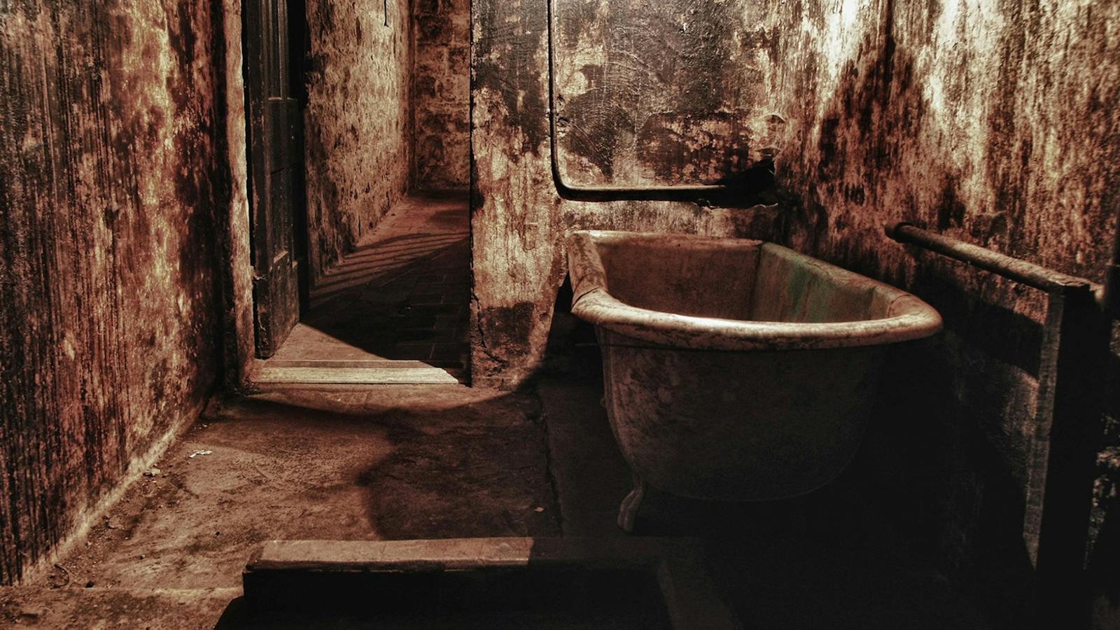 J Ward: Governor Bathroom