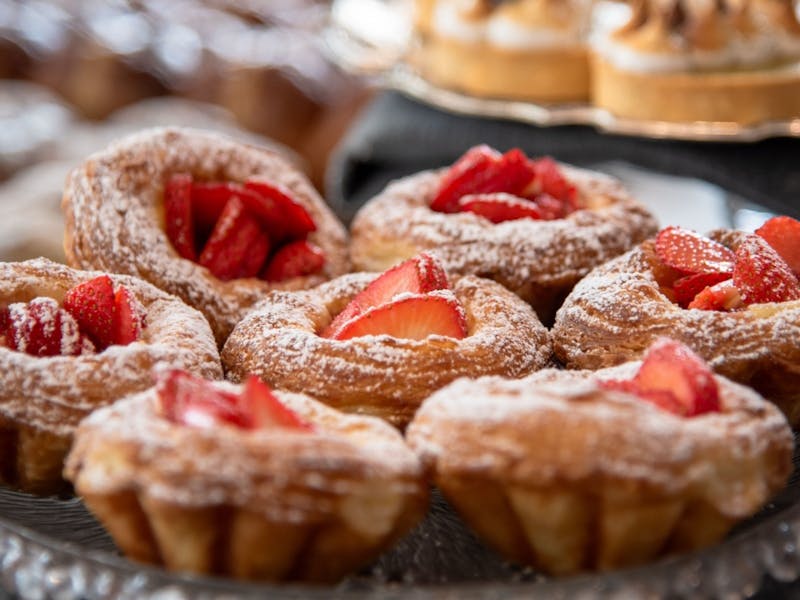 Strawberry cheesecake tartlet