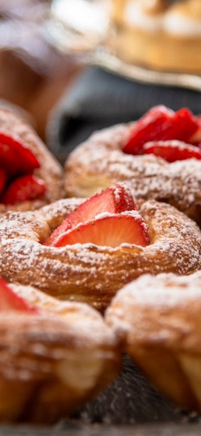 Strawberry cheesecake tartlet