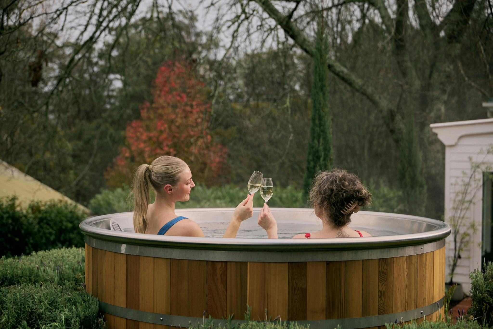 Hot Tub - Wellness facilities