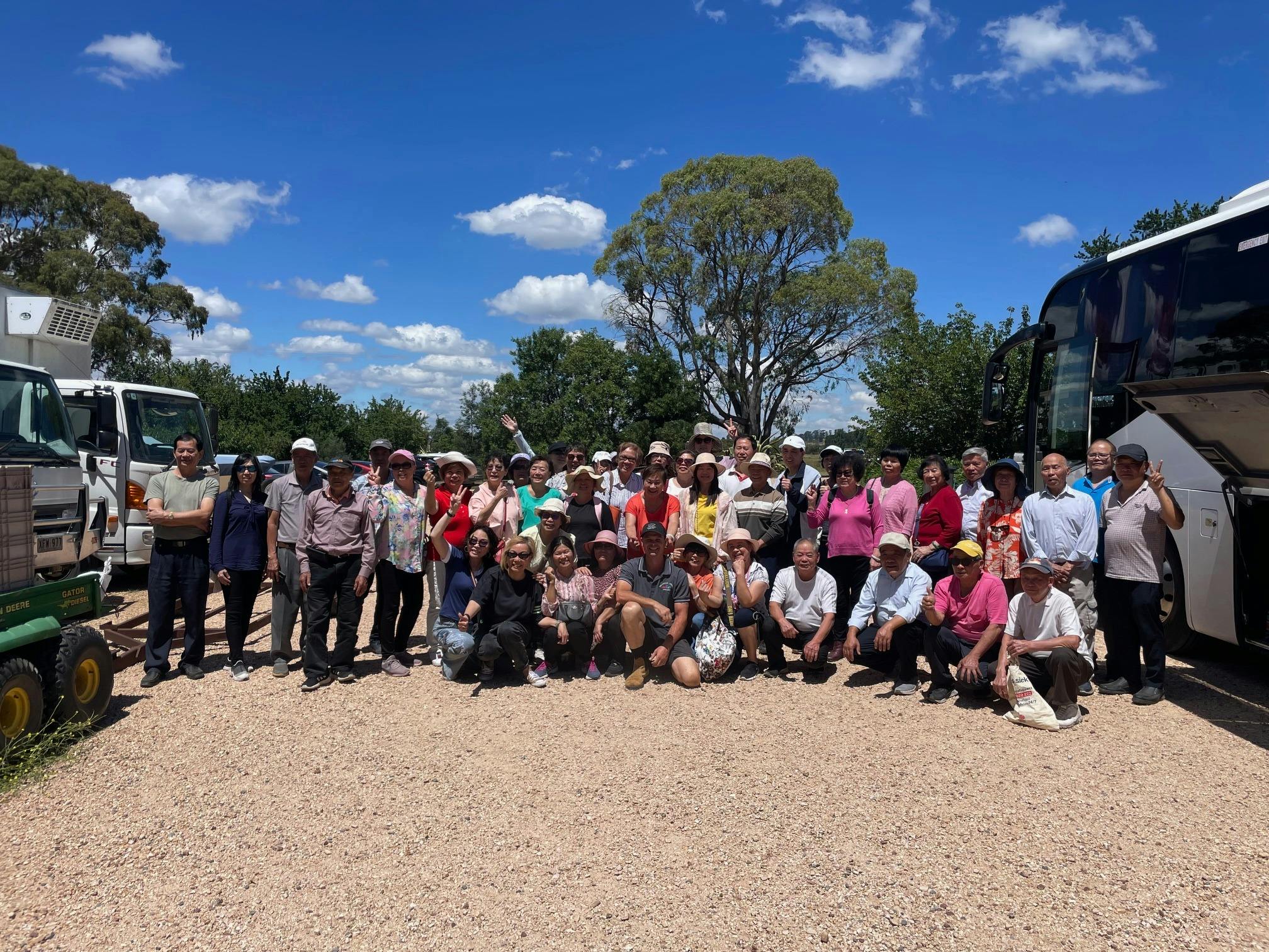 Cherry picking bus tour from Sydney for a day trip.