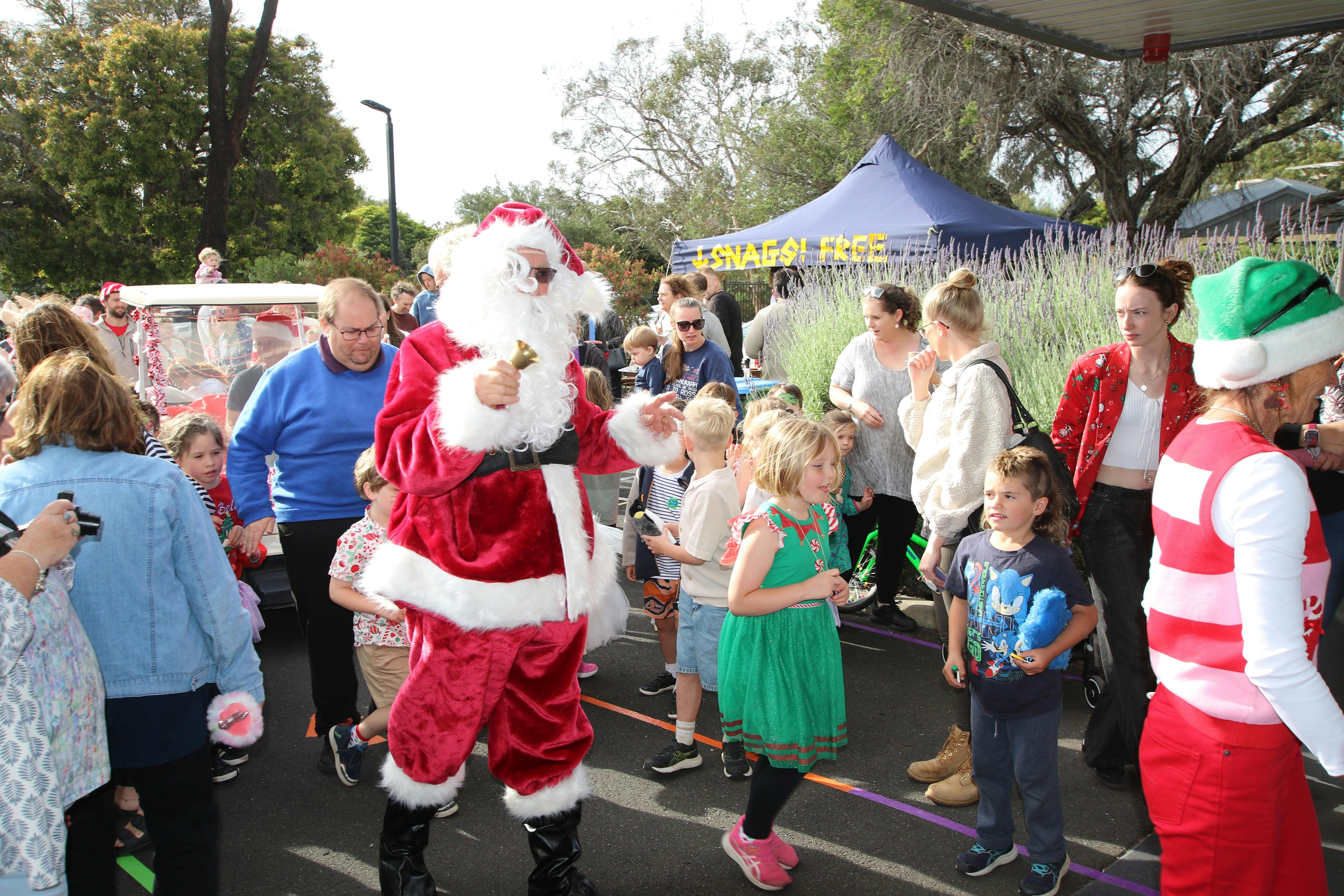Santa arriving B