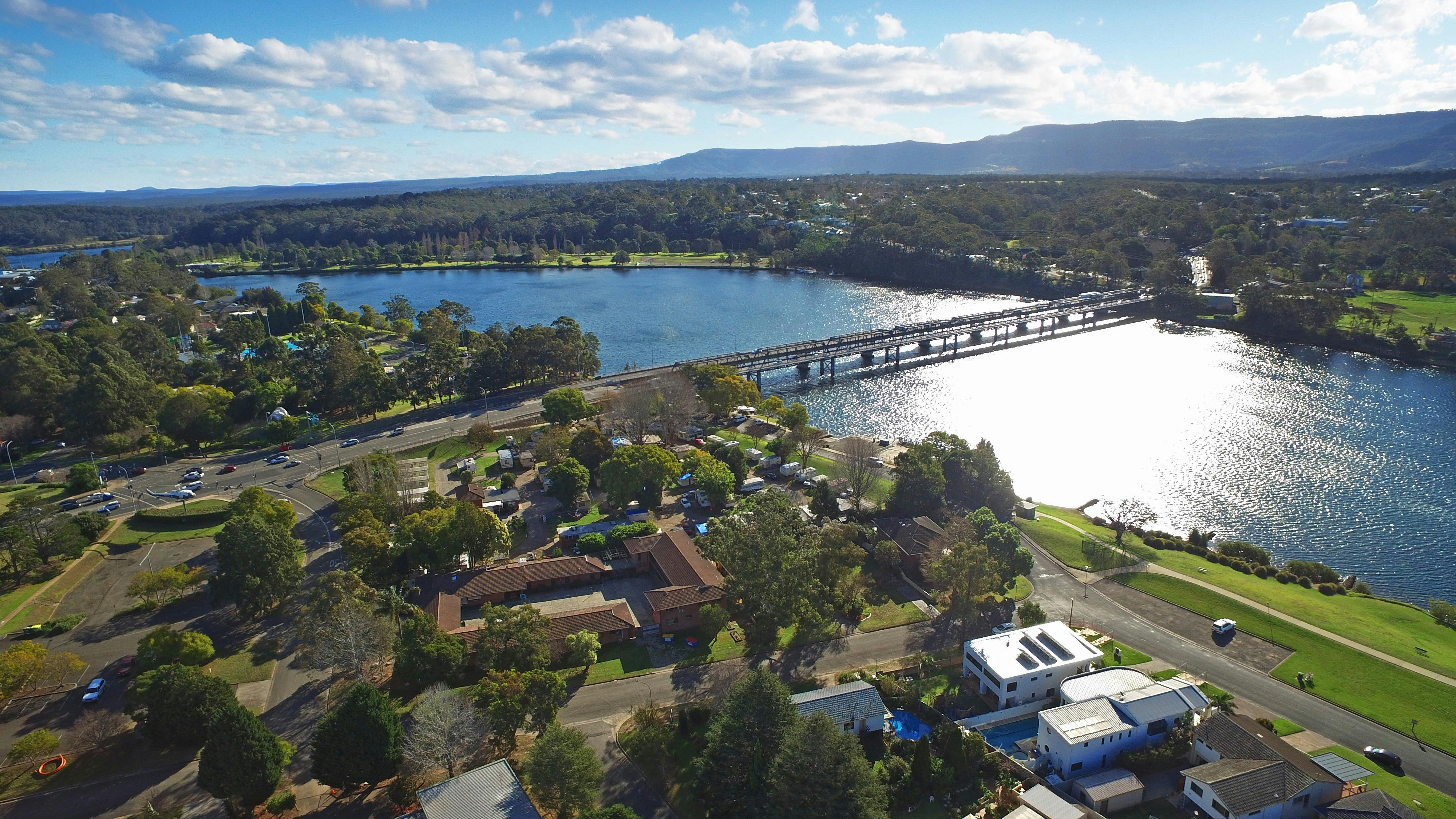 Shoalhaven 강을 따라 위치한 더블 브릭 독립형 모텔