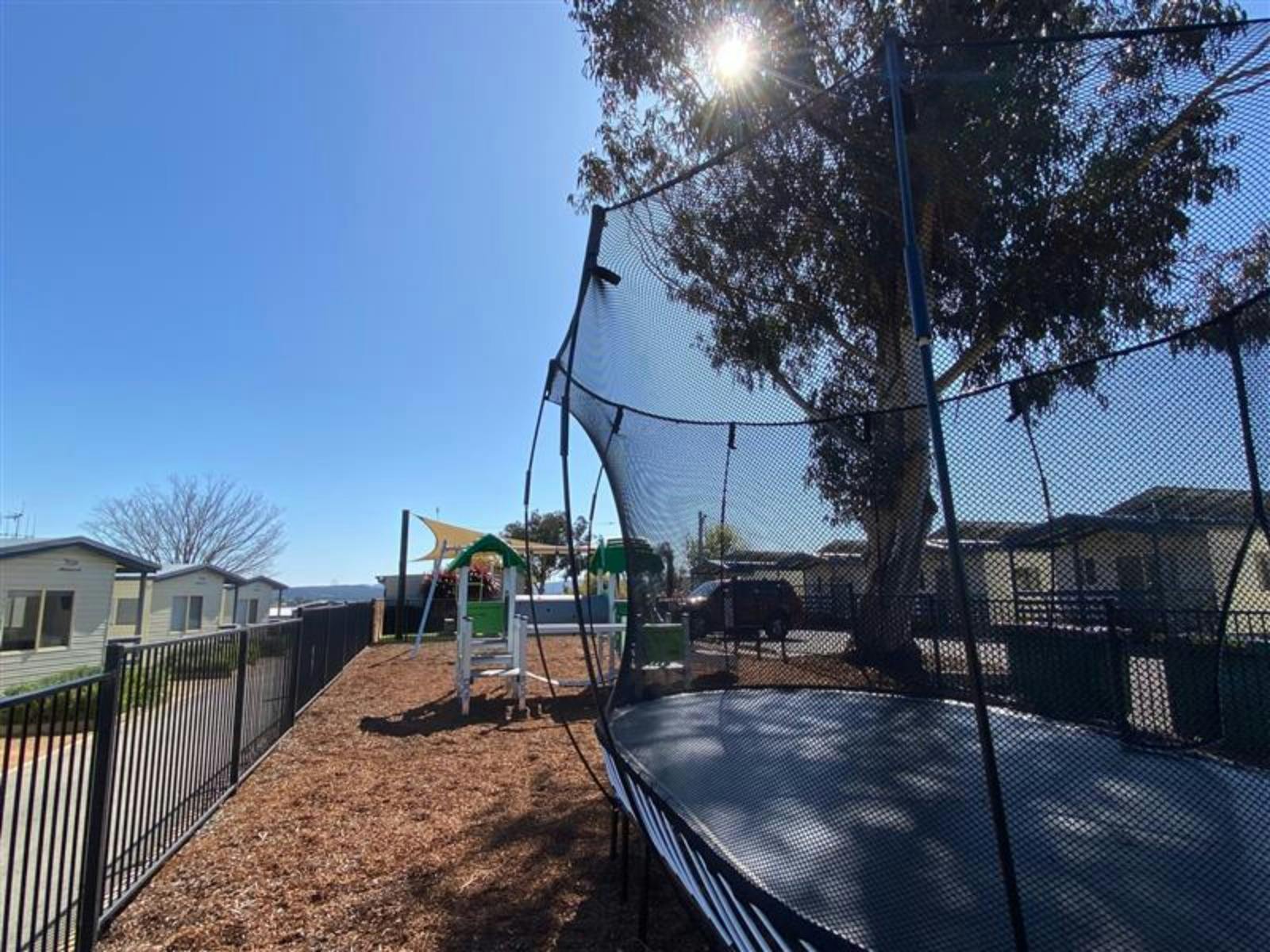 克雷斯特維尤彈翻床