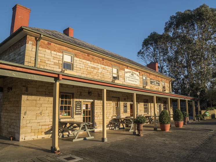 Lunch at Australia's oldest continuously licensed inn - Sip n Savour one day tour from Sydney