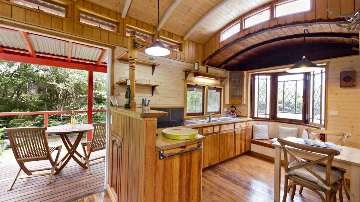 Kitchen - Glasshouse Mountains Ecolodge