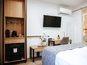 Wagga Accommodation Executive Queen Room