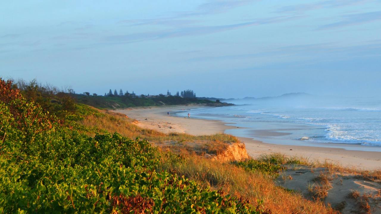 Northern aspect up to Flat Rock. Dump Beach, Yamba.