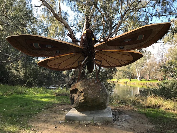 Sculpture by talented indigenous artist along the new trail at Gateway Lakes