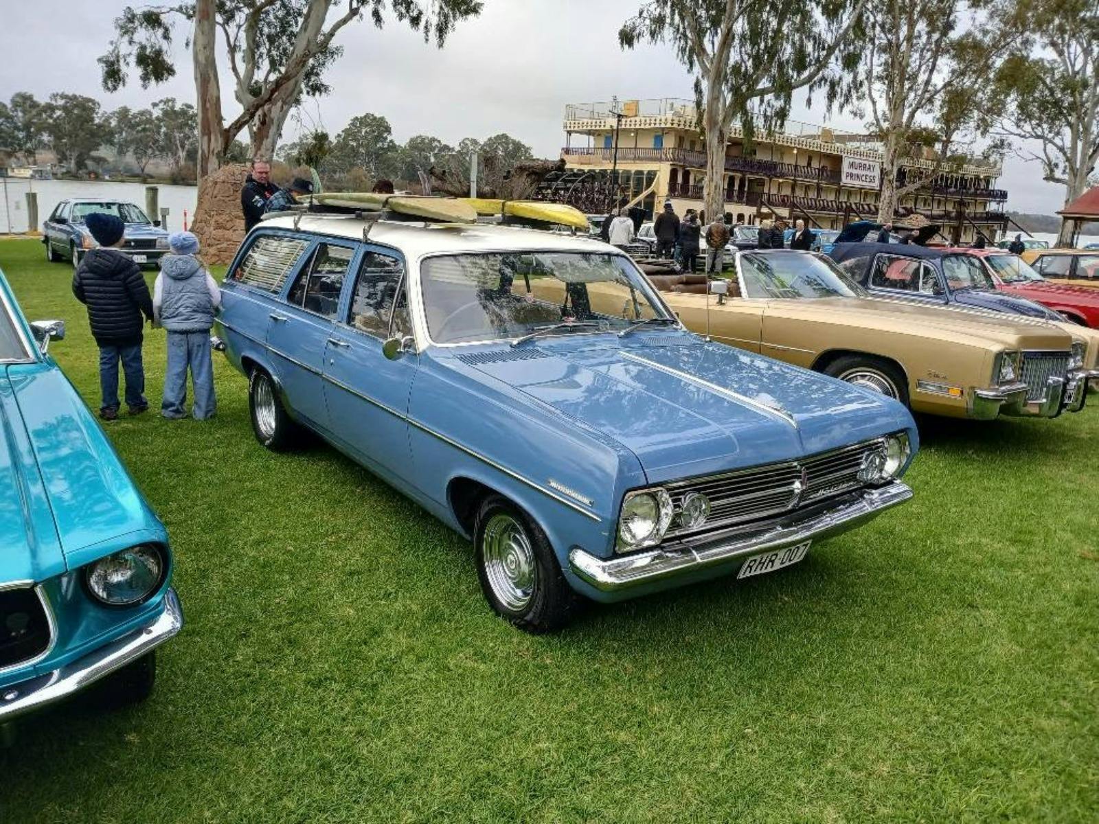 Coffee and Cars on the River at Mannum