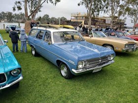 Coffee and Cars on the River at Mannum