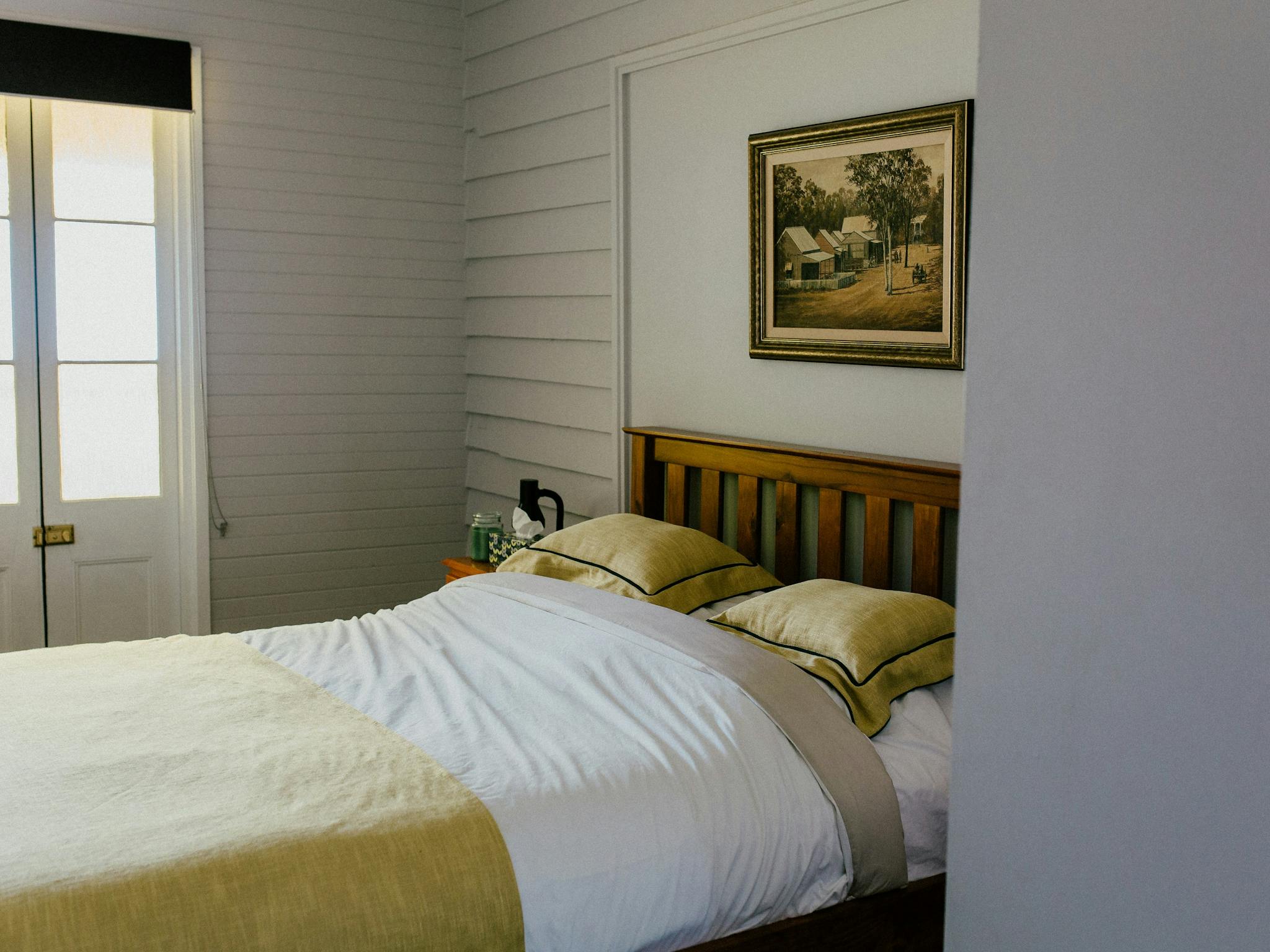 Queen size bed Queen size bed