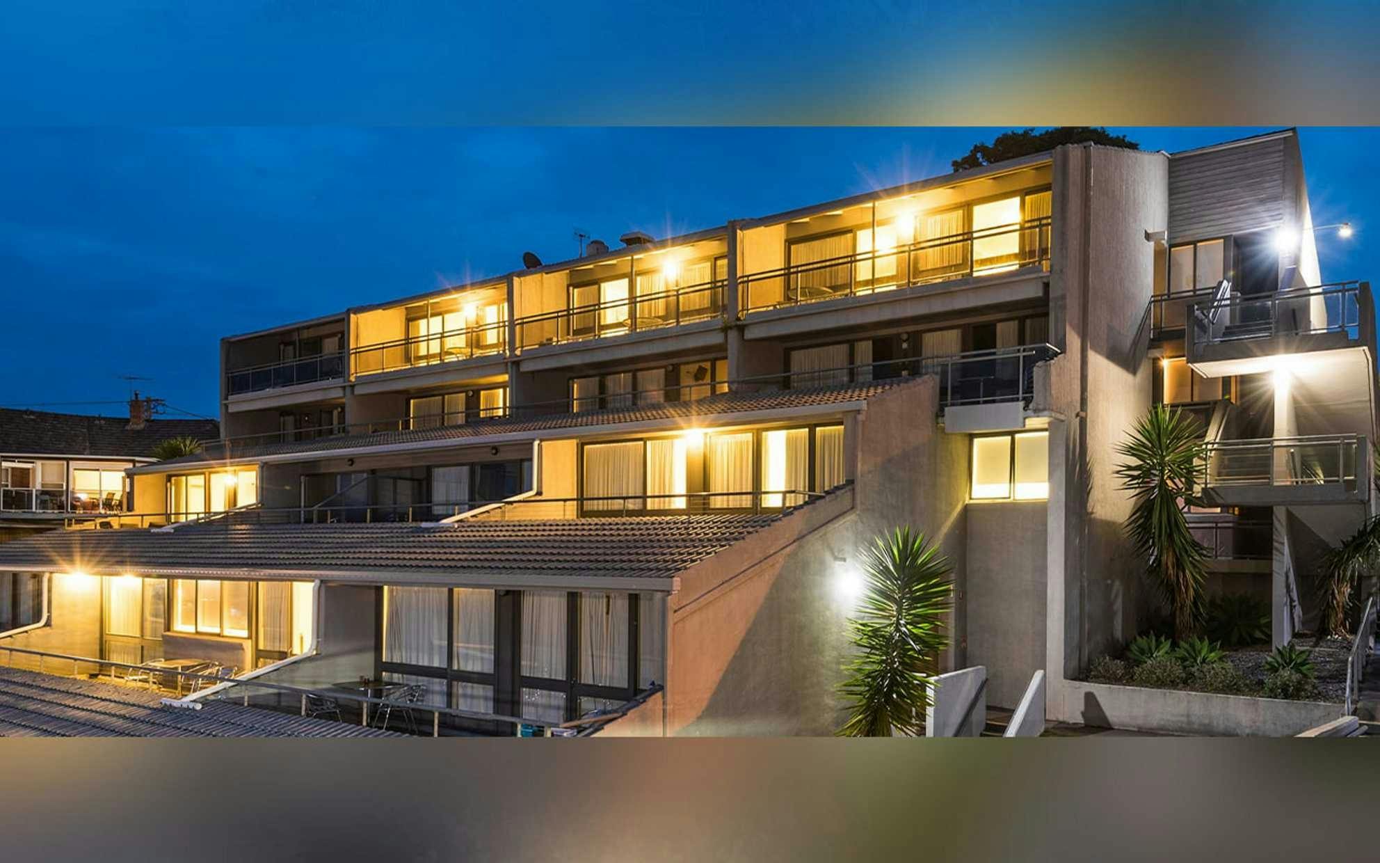 ホライゾンホリデーアパートメントの夜の画像